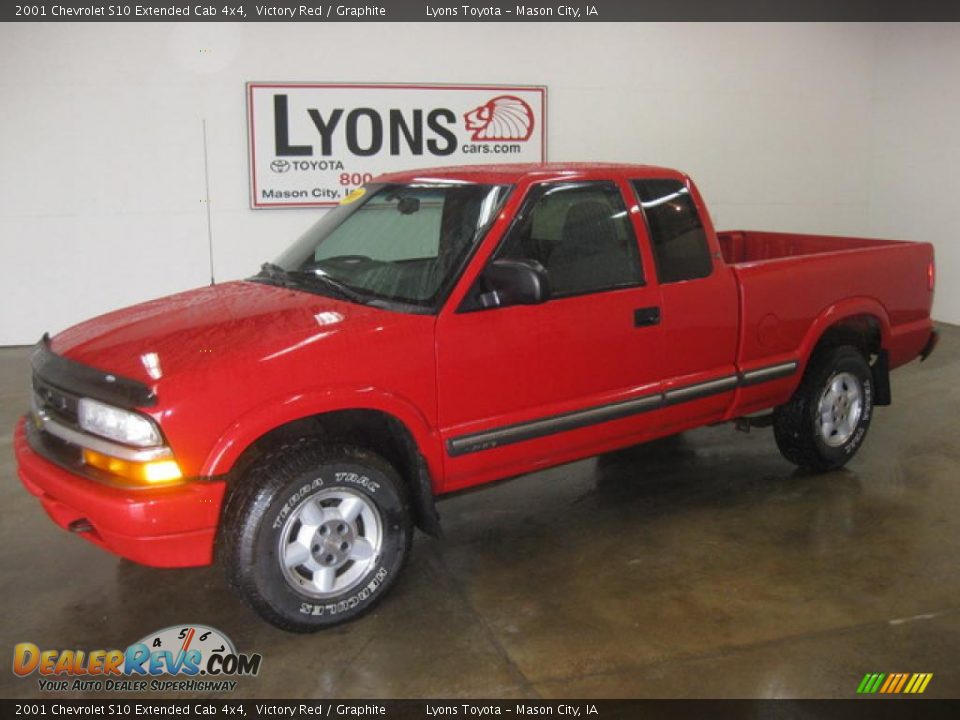 2001 Chevrolet S10 Extended Cab 4x4 Victory Red / Graphite Photo #1