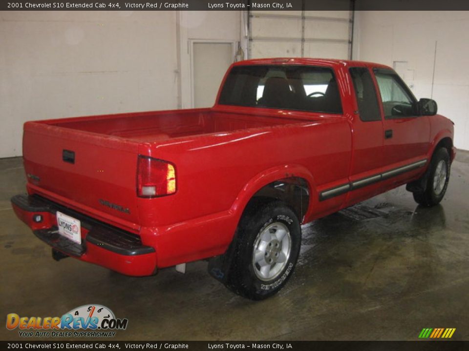 2001 Chevrolet S10 Extended Cab 4x4 Victory Red / Graphite Photo #4