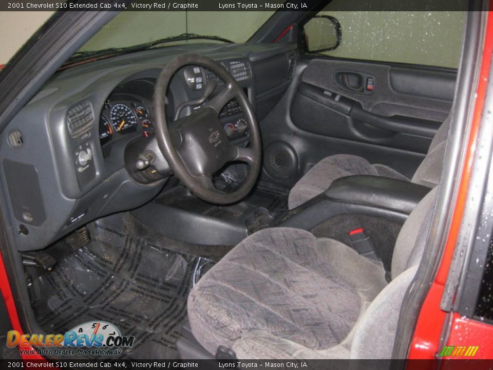 2001 Chevrolet S10 Extended Cab 4x4 Victory Red / Graphite Photo #7