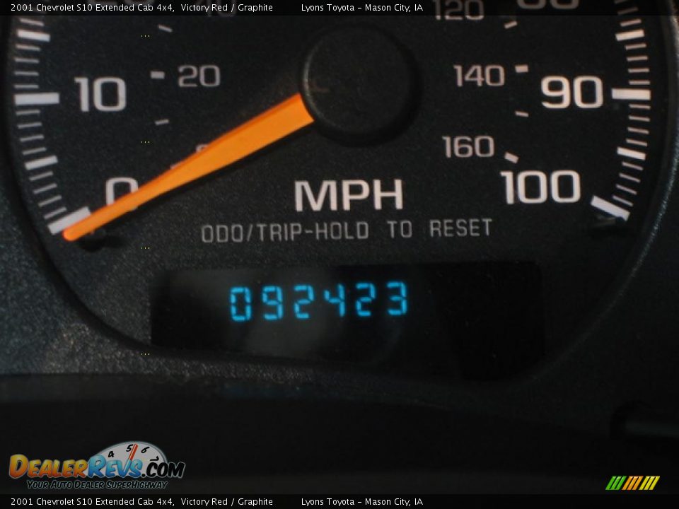 2001 Chevrolet S10 Extended Cab 4x4 Victory Red / Graphite Photo #12