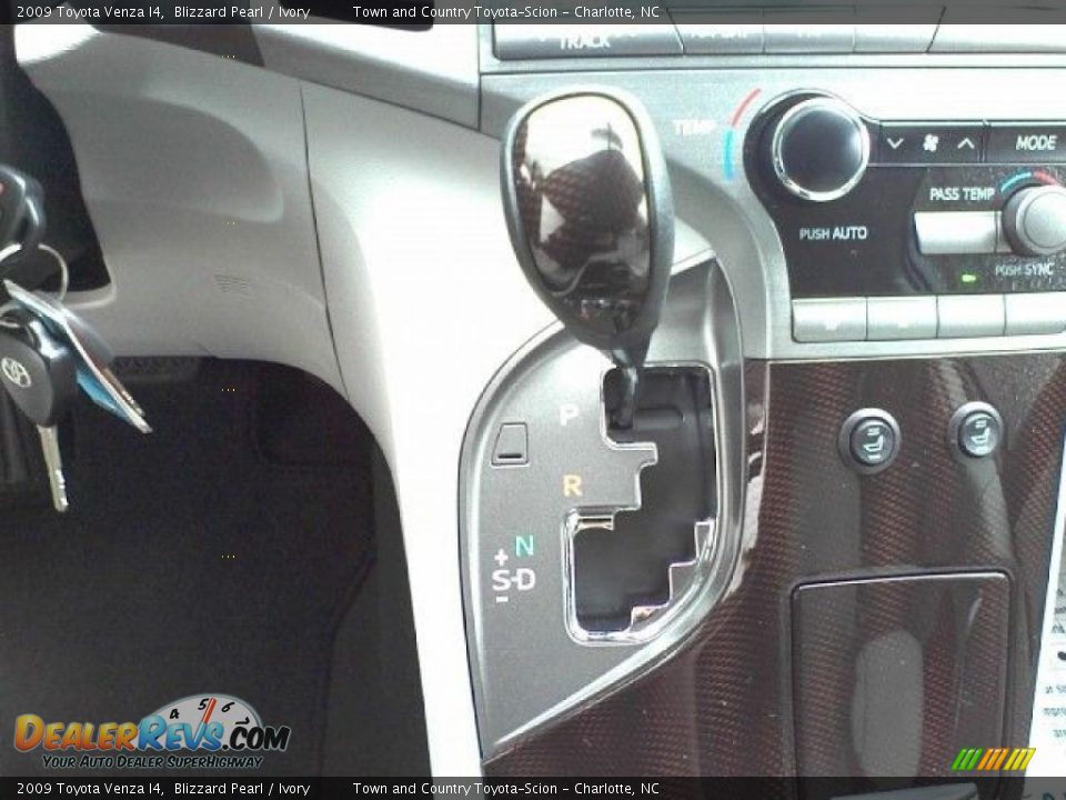 2009 Toyota Venza I4 Blizzard Pearl / Ivory Photo #10