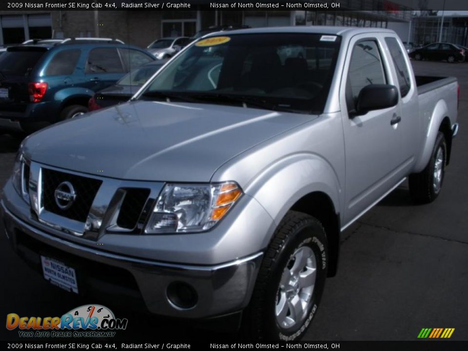 2009 Nissan Frontier SE King Cab 4x4 Radiant Silver / Graphite Photo #1