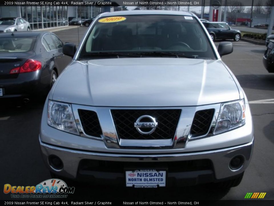 2009 Nissan Frontier SE King Cab 4x4 Radiant Silver / Graphite Photo #2