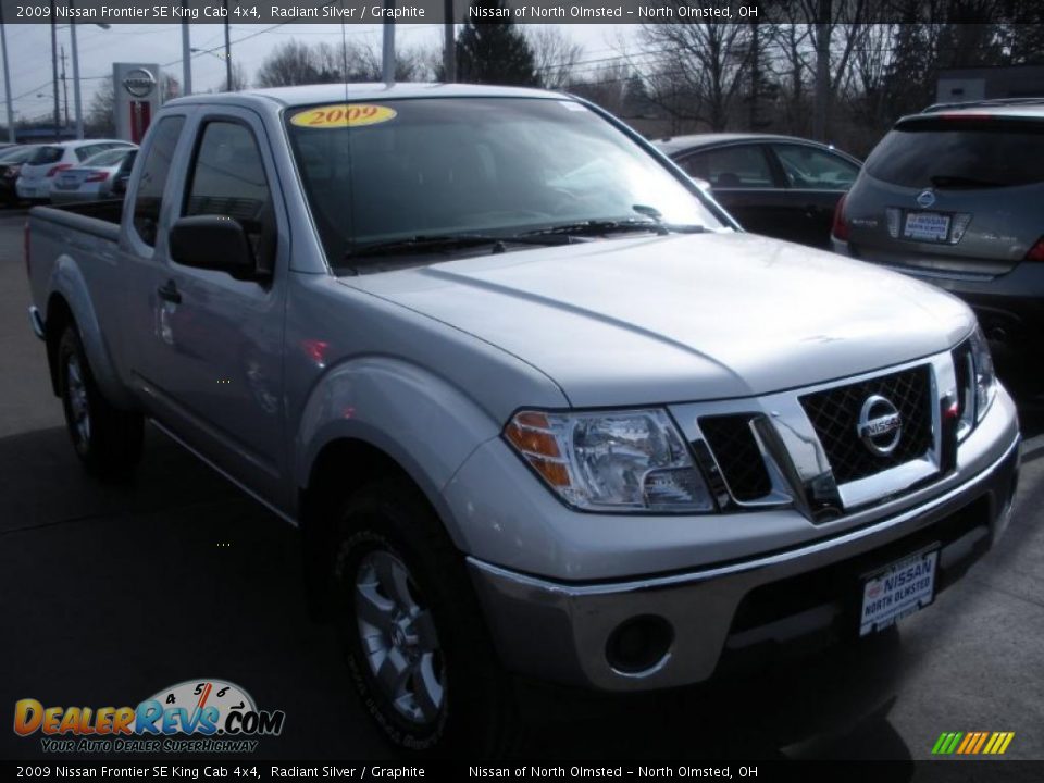 2009 Nissan Frontier SE King Cab 4x4 Radiant Silver / Graphite Photo #3