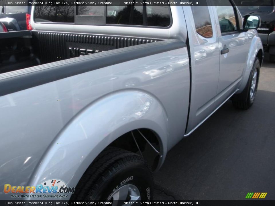 2009 Nissan Frontier SE King Cab 4x4 Radiant Silver / Graphite Photo #5