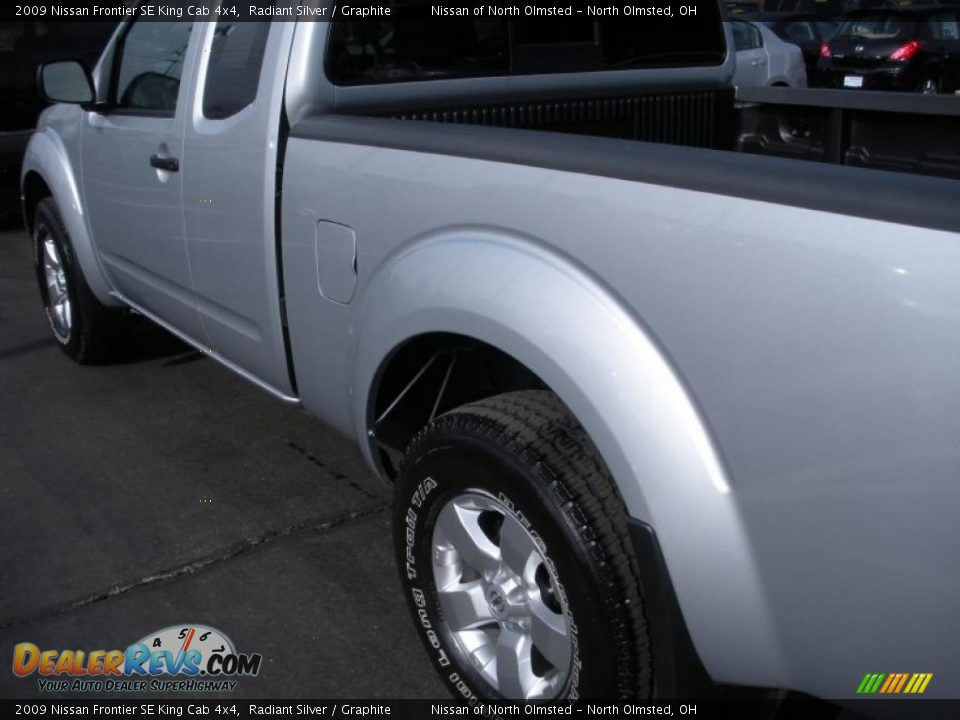 2009 Nissan Frontier SE King Cab 4x4 Radiant Silver / Graphite Photo #7