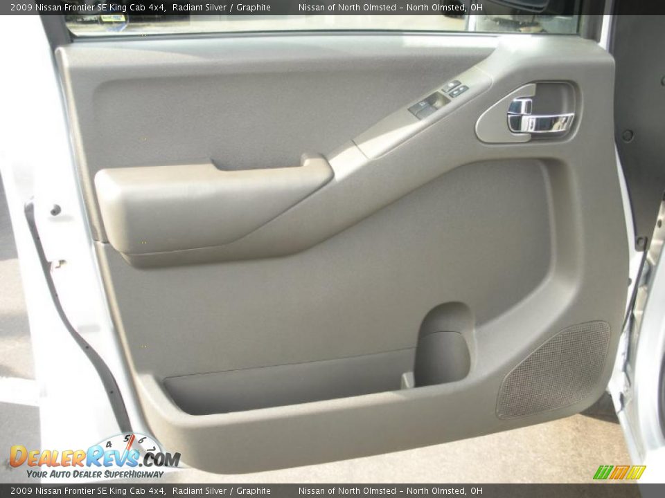 2009 Nissan Frontier SE King Cab 4x4 Radiant Silver / Graphite Photo #10