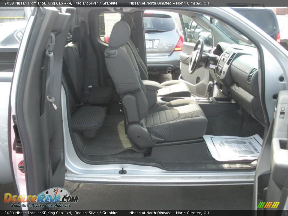 2009 Nissan Frontier SE King Cab 4x4 Radiant Silver / Graphite Photo #17
