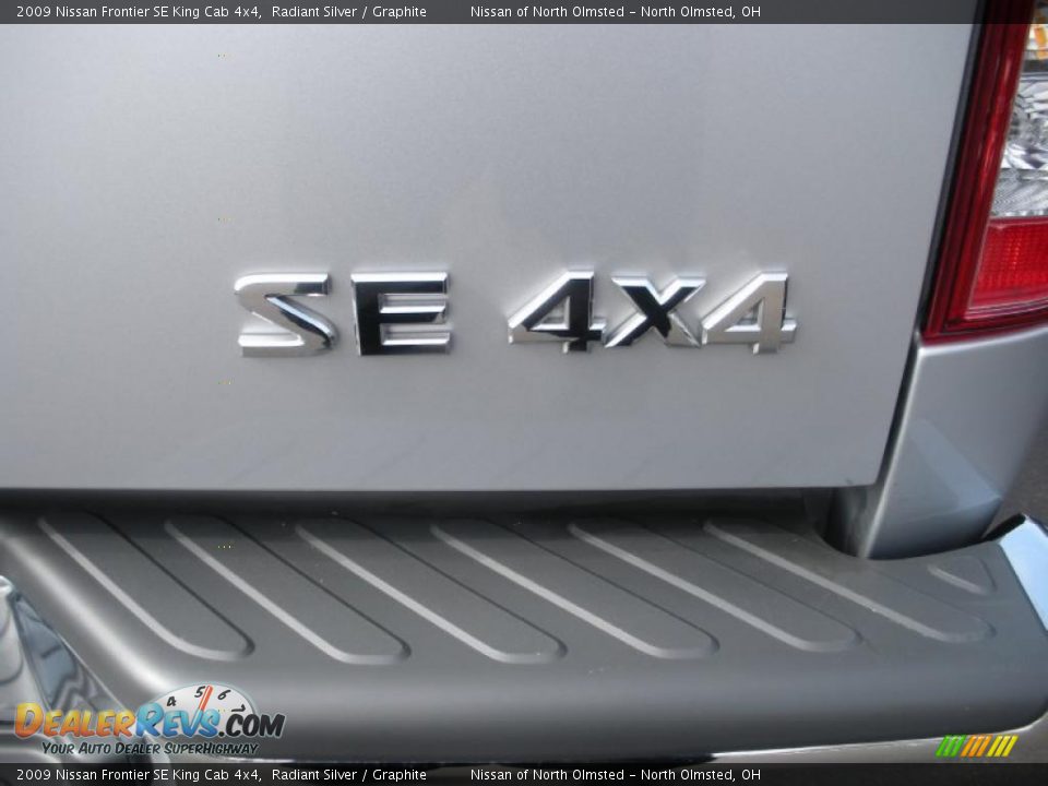 2009 Nissan Frontier SE King Cab 4x4 Radiant Silver / Graphite Photo #19