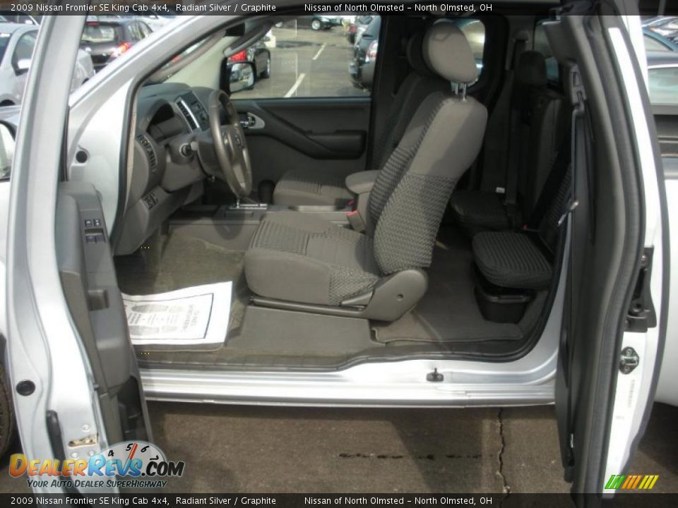 2009 Nissan Frontier SE King Cab 4x4 Radiant Silver / Graphite Photo #21
