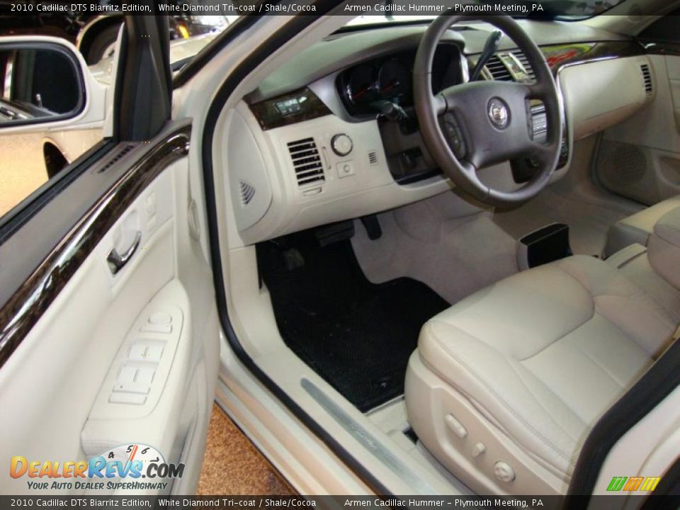 2010 Cadillac DTS Biarritz Edition White Diamond Tri-coat / Shale/Cocoa Photo #11
