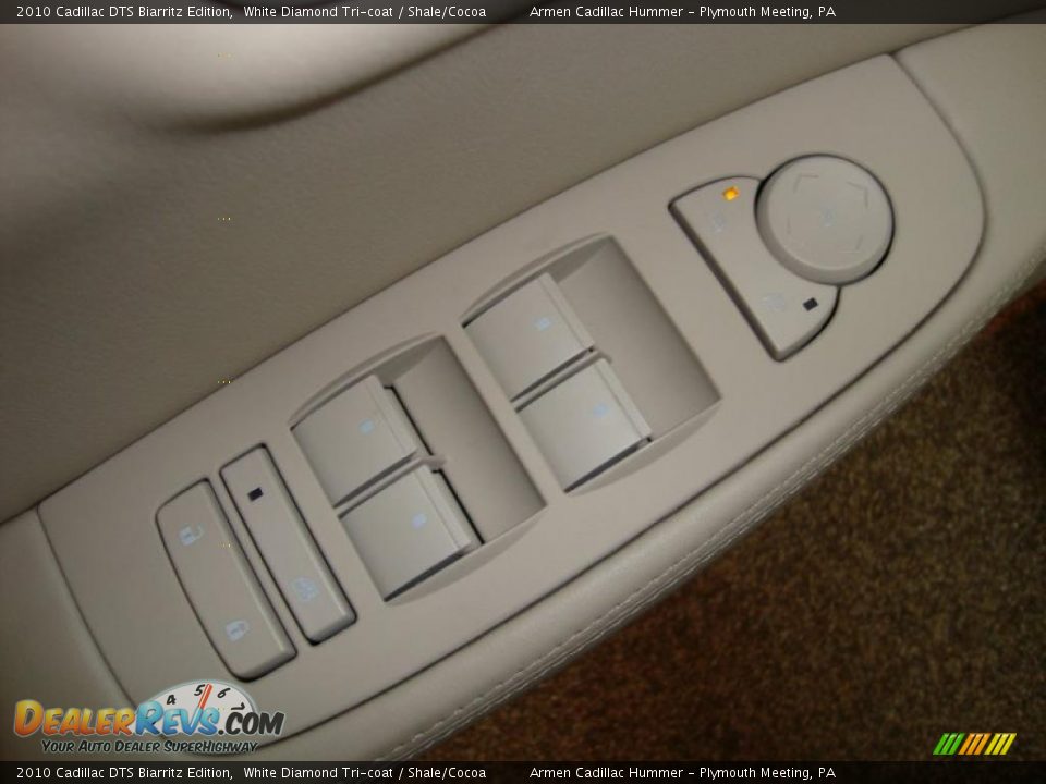 2010 Cadillac DTS Biarritz Edition White Diamond Tri-coat / Shale/Cocoa Photo #13