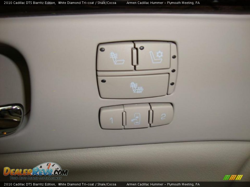 2010 Cadillac DTS Biarritz Edition White Diamond Tri-coat / Shale/Cocoa Photo #14