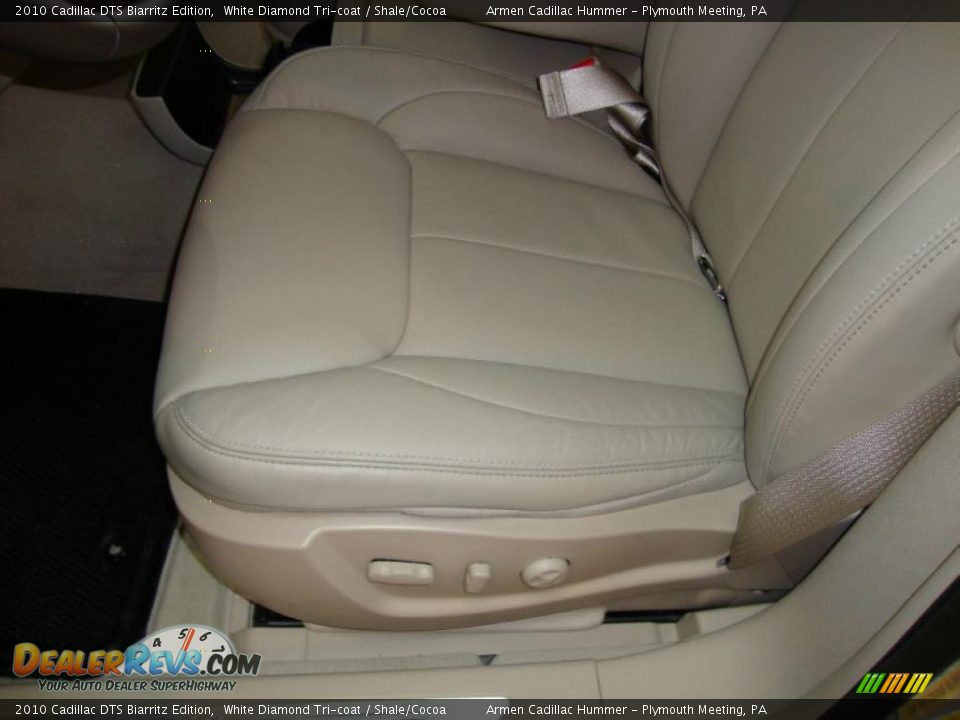 2010 Cadillac DTS Biarritz Edition White Diamond Tri-coat / Shale/Cocoa Photo #15