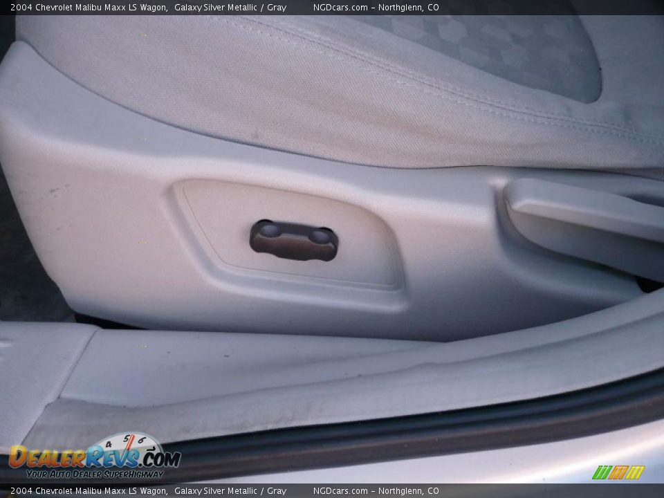 2004 Chevrolet Malibu Maxx LS Wagon Galaxy Silver Metallic / Gray Photo #19