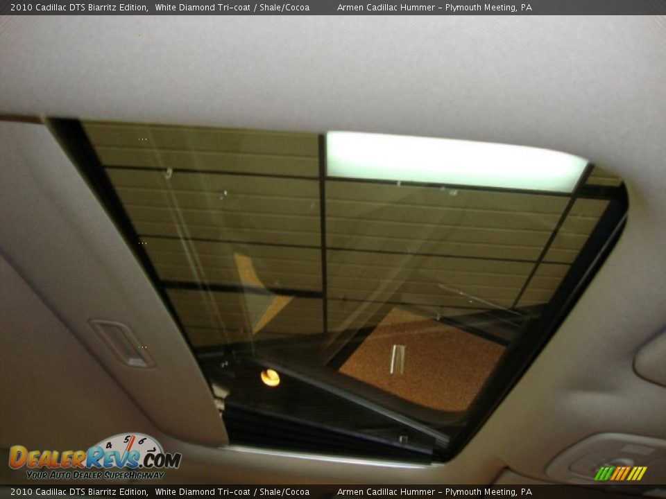 2010 Cadillac DTS Biarritz Edition White Diamond Tri-coat / Shale/Cocoa Photo #20