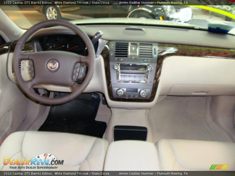 2010 Cadillac DTS Biarritz Edition White Diamond Tri-coat / Shale/Cocoa Photo #25