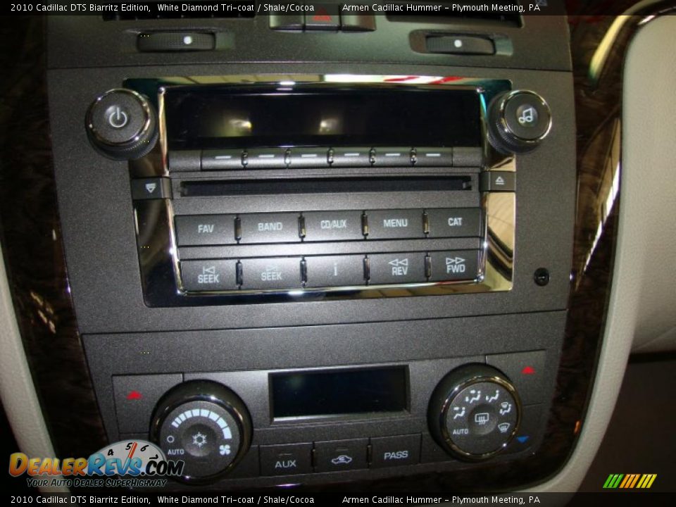 2010 Cadillac DTS Biarritz Edition White Diamond Tri-coat / Shale/Cocoa Photo #30