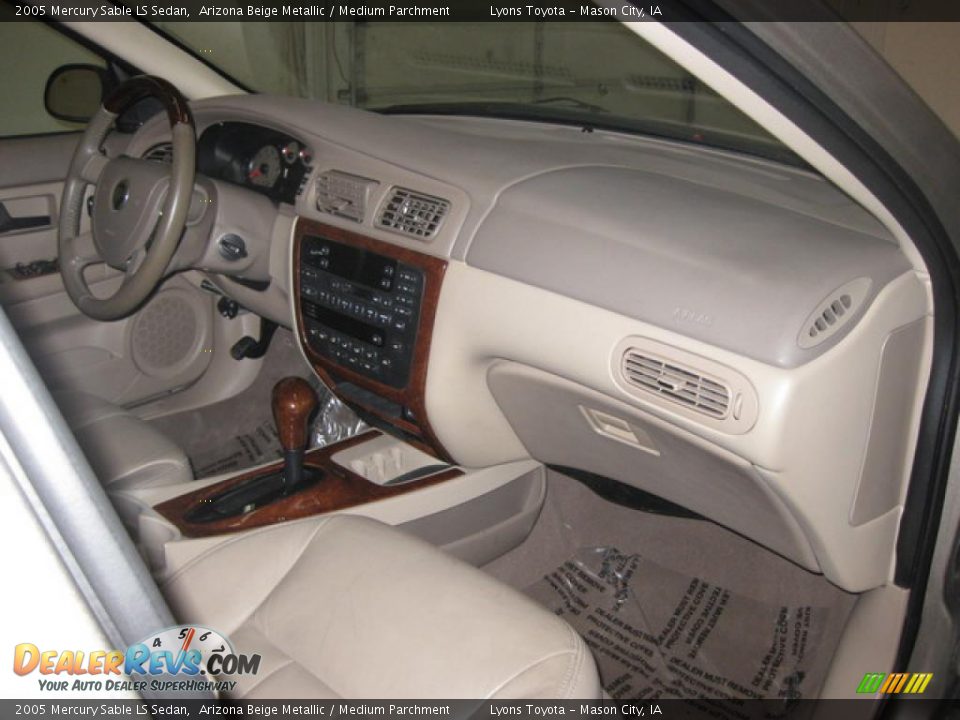 2005 Mercury Sable LS Sedan Arizona Beige Metallic / Medium Parchment Photo #15