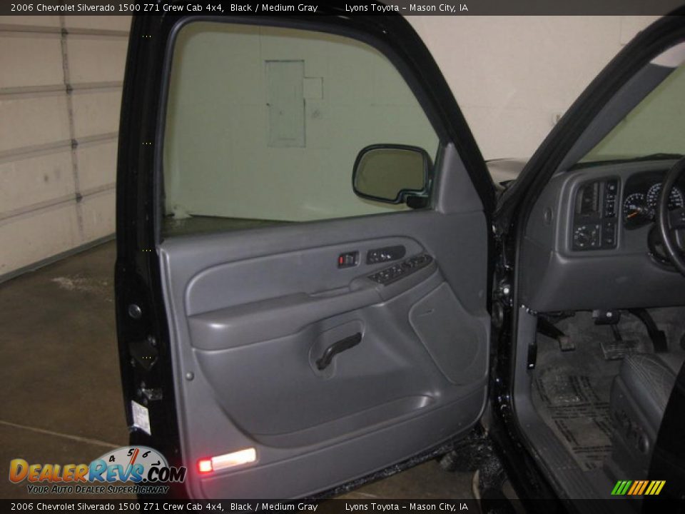 2006 Chevrolet Silverado 1500 Z71 Crew Cab 4x4 Black / Medium Gray Photo #16