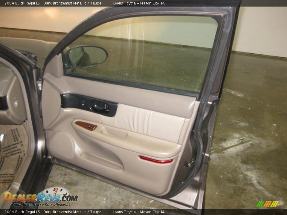 2004 Buick Regal LS Dark Bronzemist Metallic / Taupe Photo #16