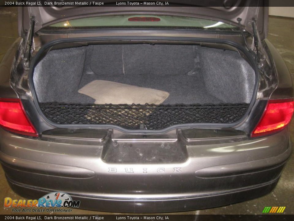 2004 Buick Regal LS Dark Bronzemist Metallic / Taupe Photo #17