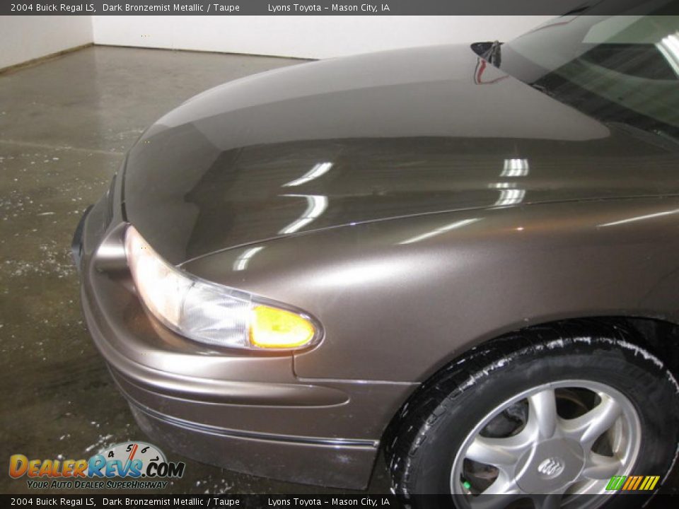 2004 Buick Regal LS Dark Bronzemist Metallic / Taupe Photo #19