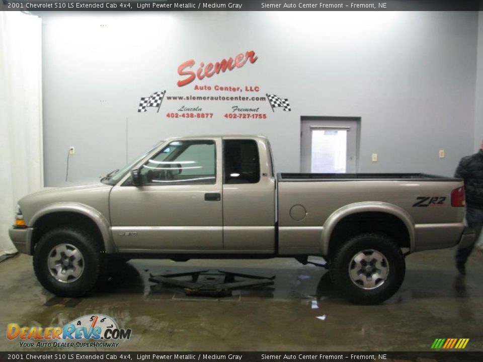 2001 Chevrolet S10 LS Extended Cab 4x4 Light Pewter Metallic / Medium Gray Photo #1