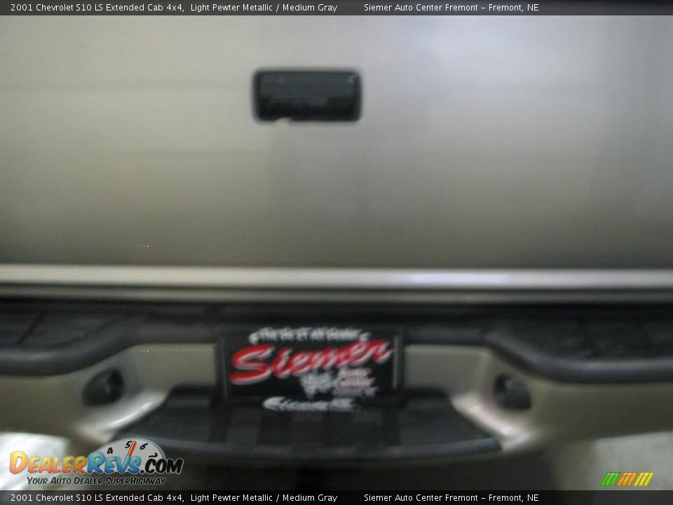 2001 Chevrolet S10 LS Extended Cab 4x4 Light Pewter Metallic / Medium Gray Photo #5