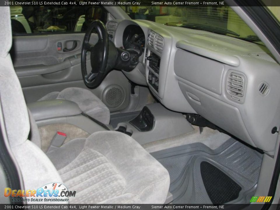 2001 Chevrolet S10 LS Extended Cab 4x4 Light Pewter Metallic / Medium Gray Photo #10