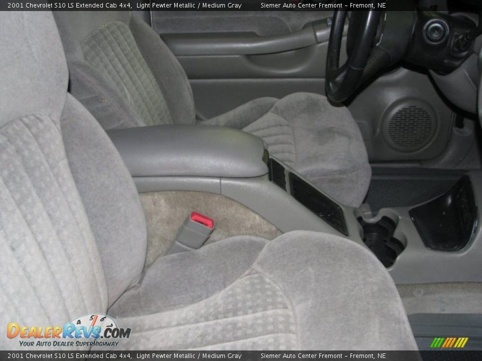 2001 Chevrolet S10 LS Extended Cab 4x4 Light Pewter Metallic / Medium Gray Photo #11