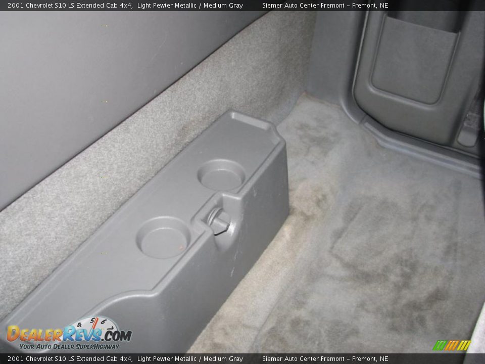 2001 Chevrolet S10 LS Extended Cab 4x4 Light Pewter Metallic / Medium Gray Photo #12