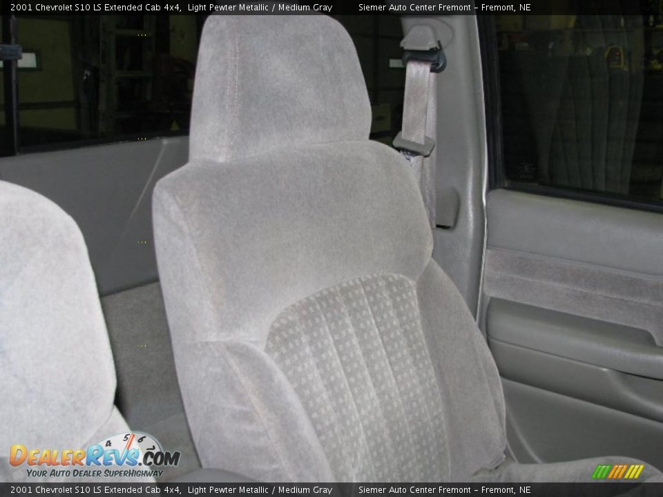 2001 Chevrolet S10 LS Extended Cab 4x4 Light Pewter Metallic / Medium Gray Photo #14