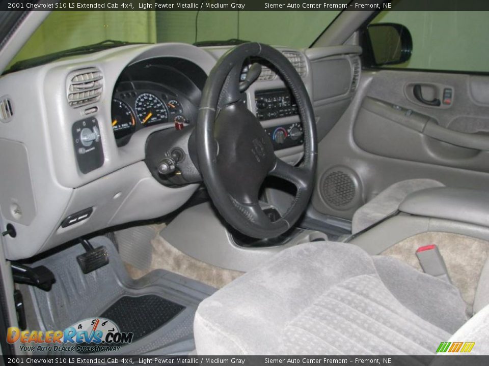 2001 Chevrolet S10 LS Extended Cab 4x4 Light Pewter Metallic / Medium Gray Photo #17