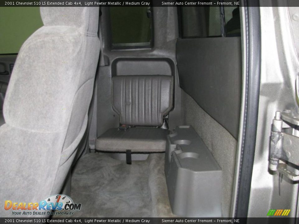 2001 Chevrolet S10 LS Extended Cab 4x4 Light Pewter Metallic / Medium Gray Photo #20