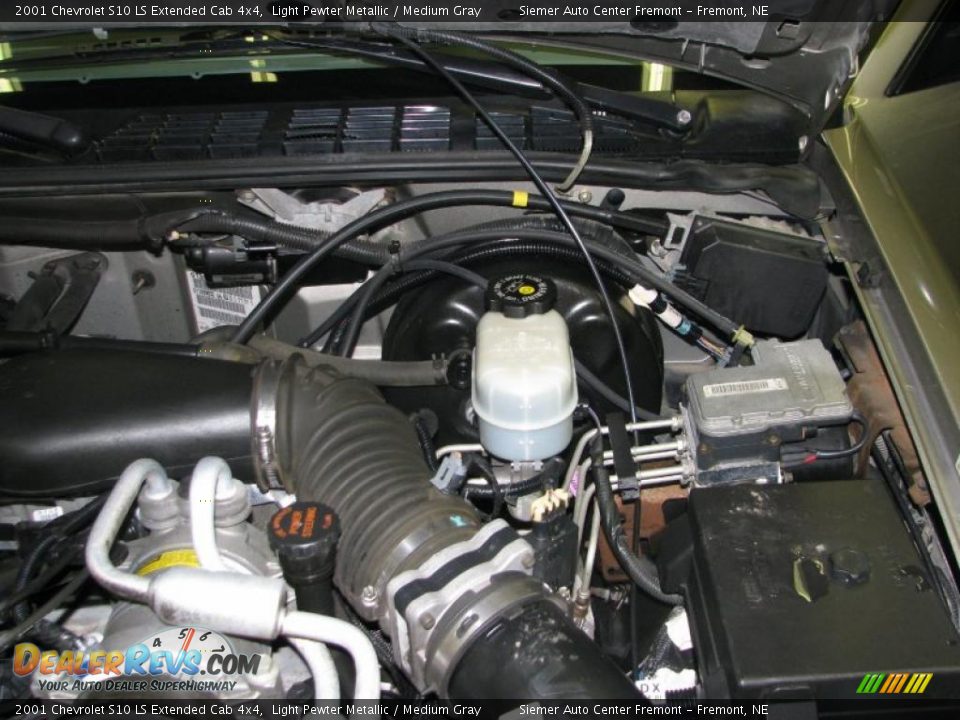 2001 Chevrolet S10 LS Extended Cab 4x4 Light Pewter Metallic / Medium Gray Photo #26