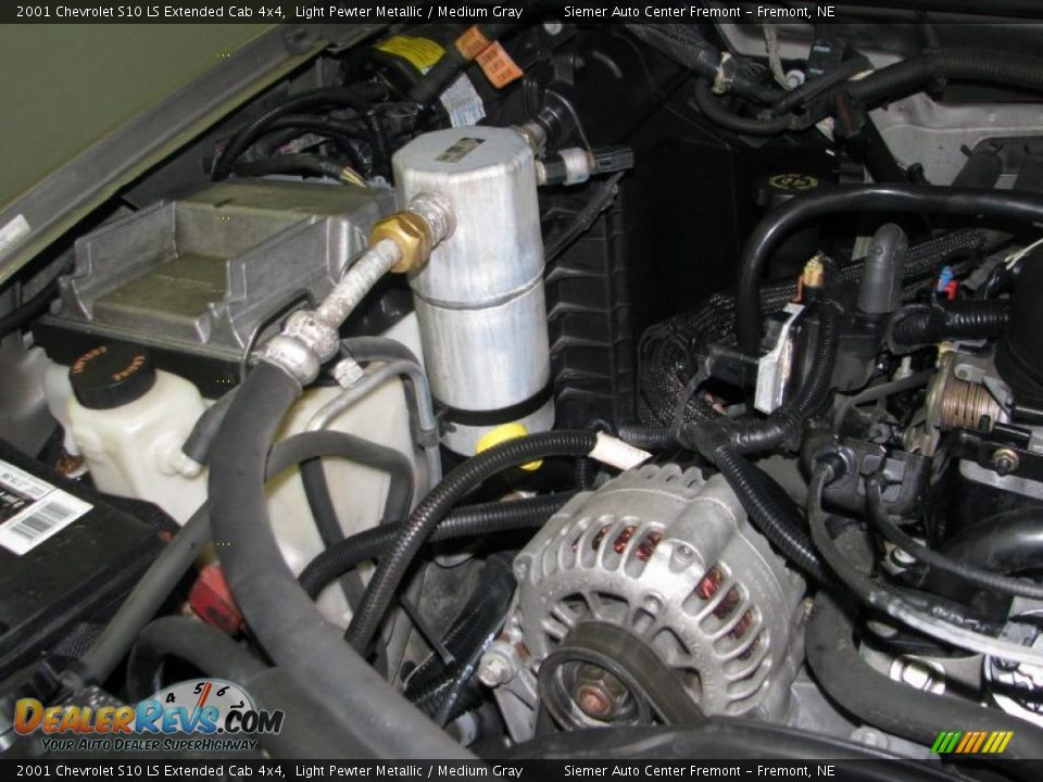 2001 Chevrolet S10 LS Extended Cab 4x4 Light Pewter Metallic / Medium Gray Photo #27