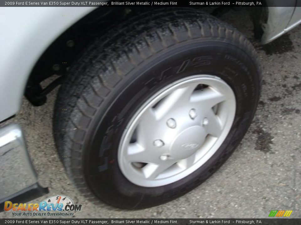 2009 Ford E Series Van E350 Super Duty XLT Passenger Brilliant Silver Metallic / Medium Flint Photo #12