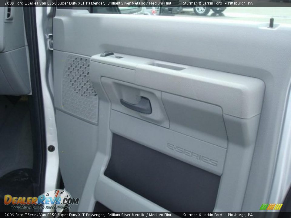 2009 Ford E Series Van E350 Super Duty XLT Passenger Brilliant Silver Metallic / Medium Flint Photo #16
