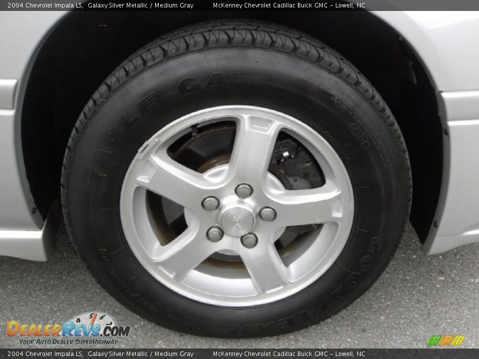 2004 Chevrolet Impala LS Galaxy Silver Metallic / Medium Gray Photo #24