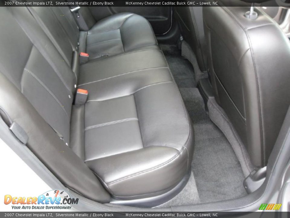 2007 Chevrolet Impala LTZ Silverstone Metallic / Ebony Black Photo #18