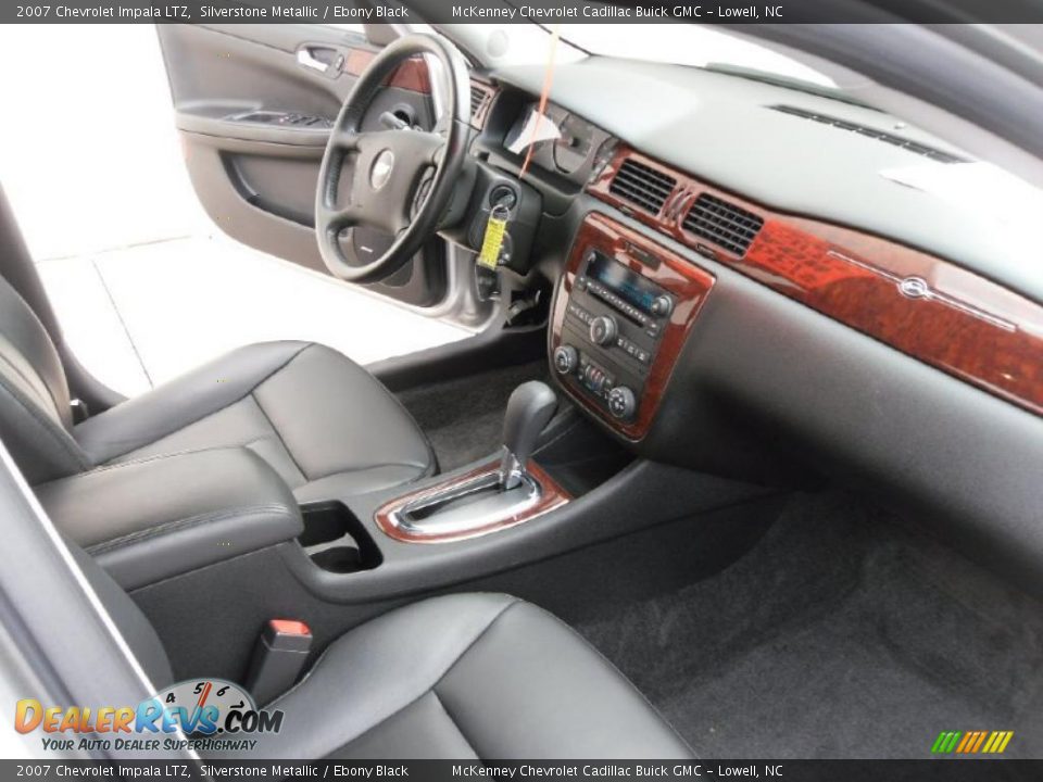 2007 Chevrolet Impala LTZ Silverstone Metallic / Ebony Black Photo #22