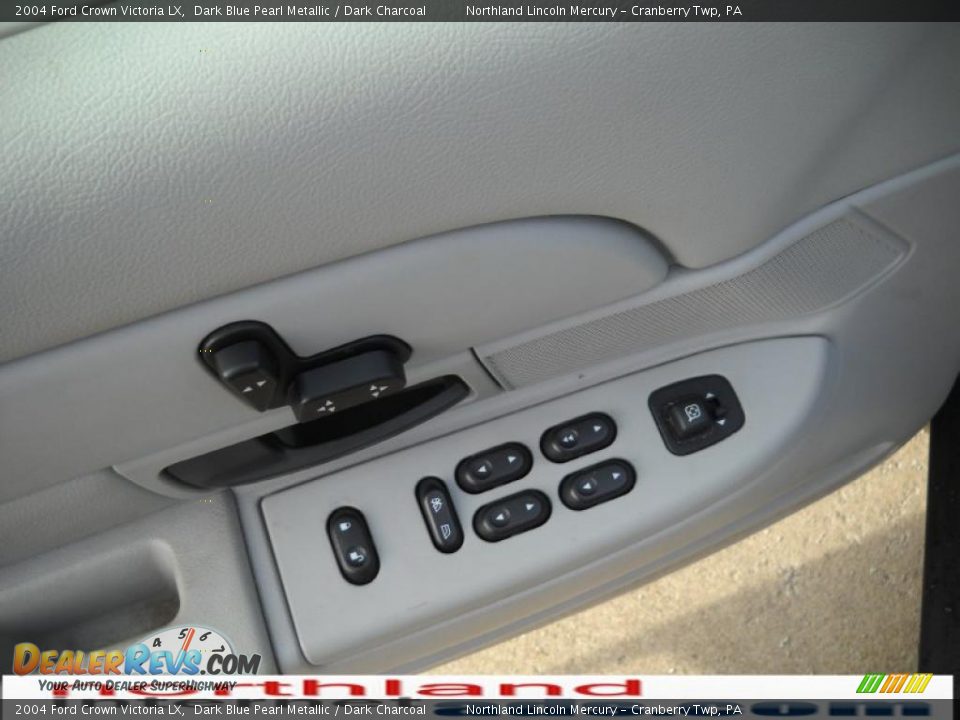 2004 Ford Crown Victoria LX Dark Blue Pearl Metallic / Dark Charcoal Photo #16