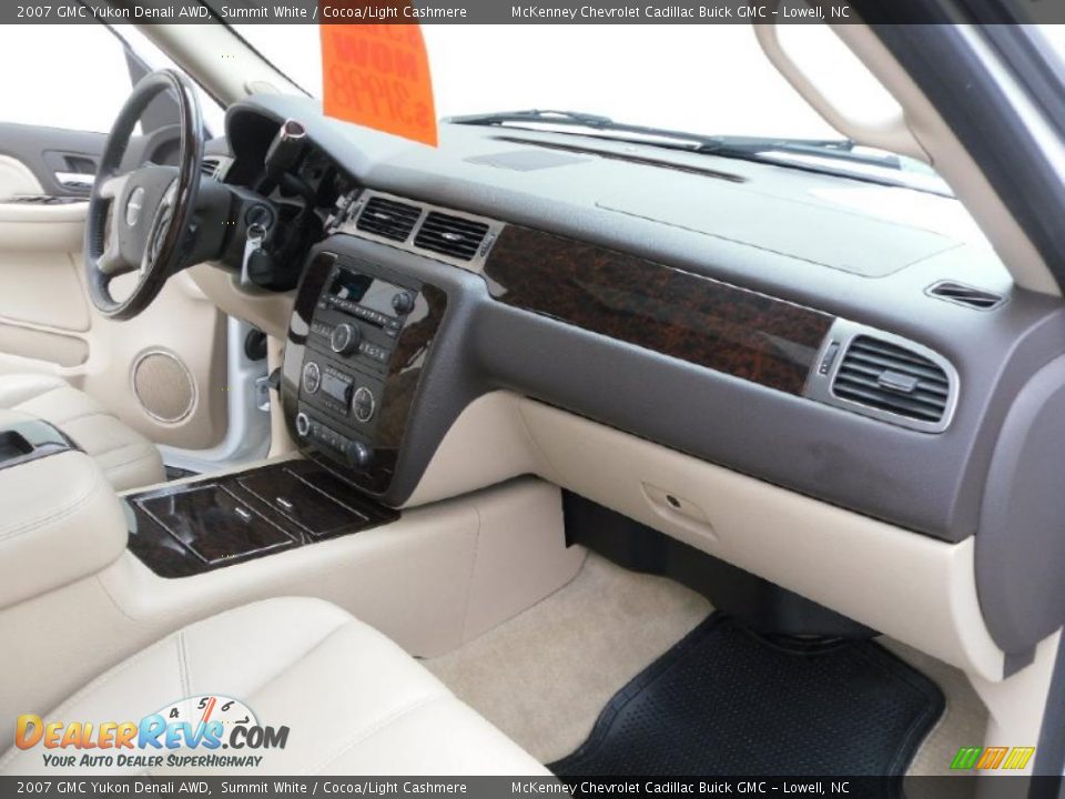 2007 GMC Yukon Denali AWD Summit White / Cocoa/Light Cashmere Photo #16