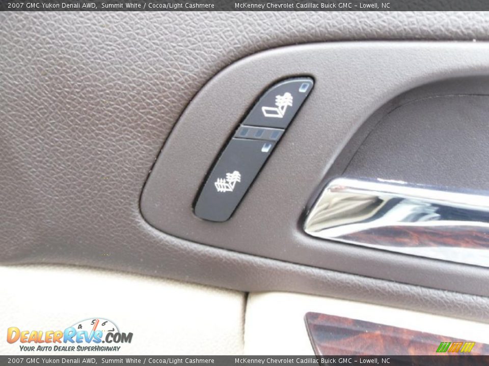 2007 GMC Yukon Denali AWD Summit White / Cocoa/Light Cashmere Photo #17