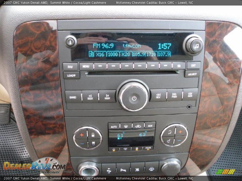 2007 GMC Yukon Denali AWD Summit White / Cocoa/Light Cashmere Photo #24