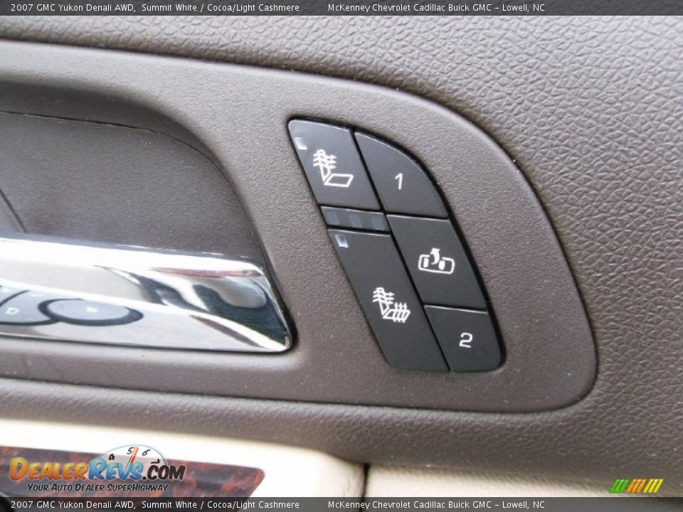 2007 GMC Yukon Denali AWD Summit White / Cocoa/Light Cashmere Photo #26
