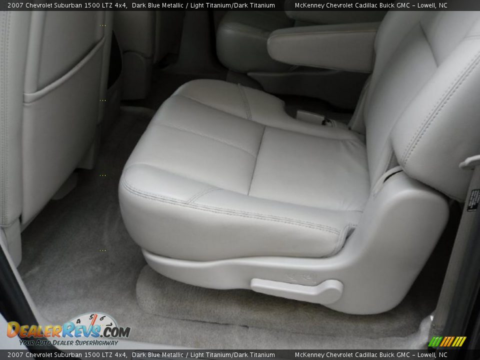 2007 Chevrolet Suburban 1500 LTZ 4x4 Dark Blue Metallic / Light Titanium/Dark Titanium Photo #10