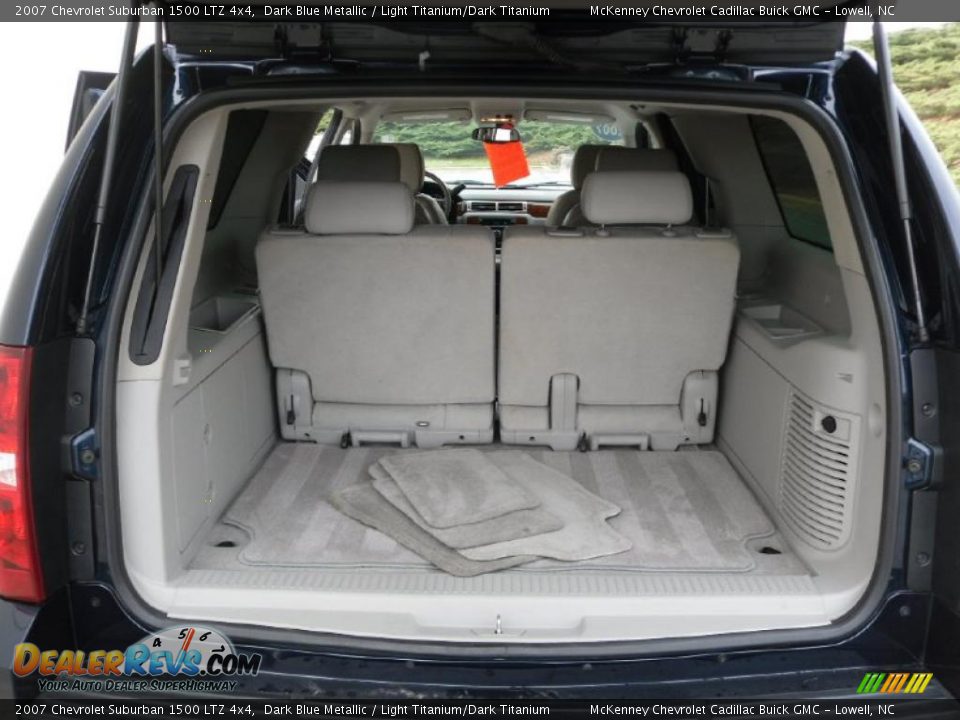 2007 Chevrolet Suburban 1500 LTZ 4x4 Dark Blue Metallic / Light Titanium/Dark Titanium Photo #11