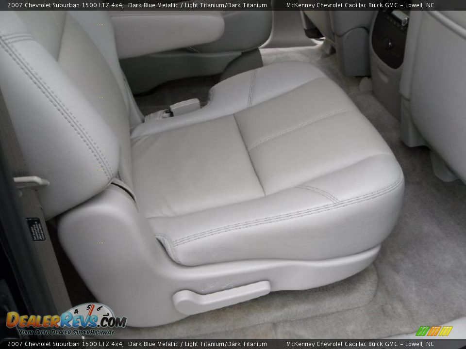 2007 Chevrolet Suburban 1500 LTZ 4x4 Dark Blue Metallic / Light Titanium/Dark Titanium Photo #12